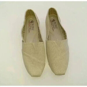 Bobs Womens Plush Slip On Shoes Beige Low Top Cap Toe 10